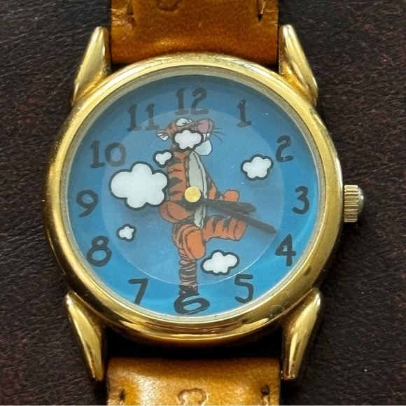 Disney Tigger leather band watch women’s - Picture 4 of 6